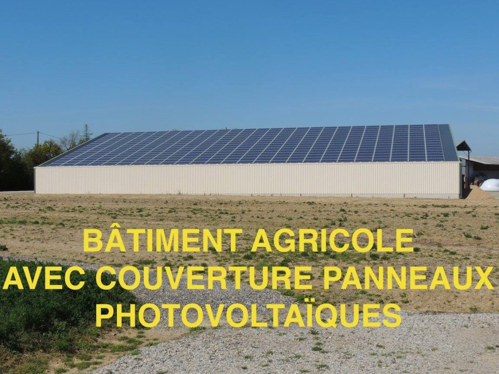 durandet_batiment-agricole-avec-couverture-panneaux-photovoltaiques (1)